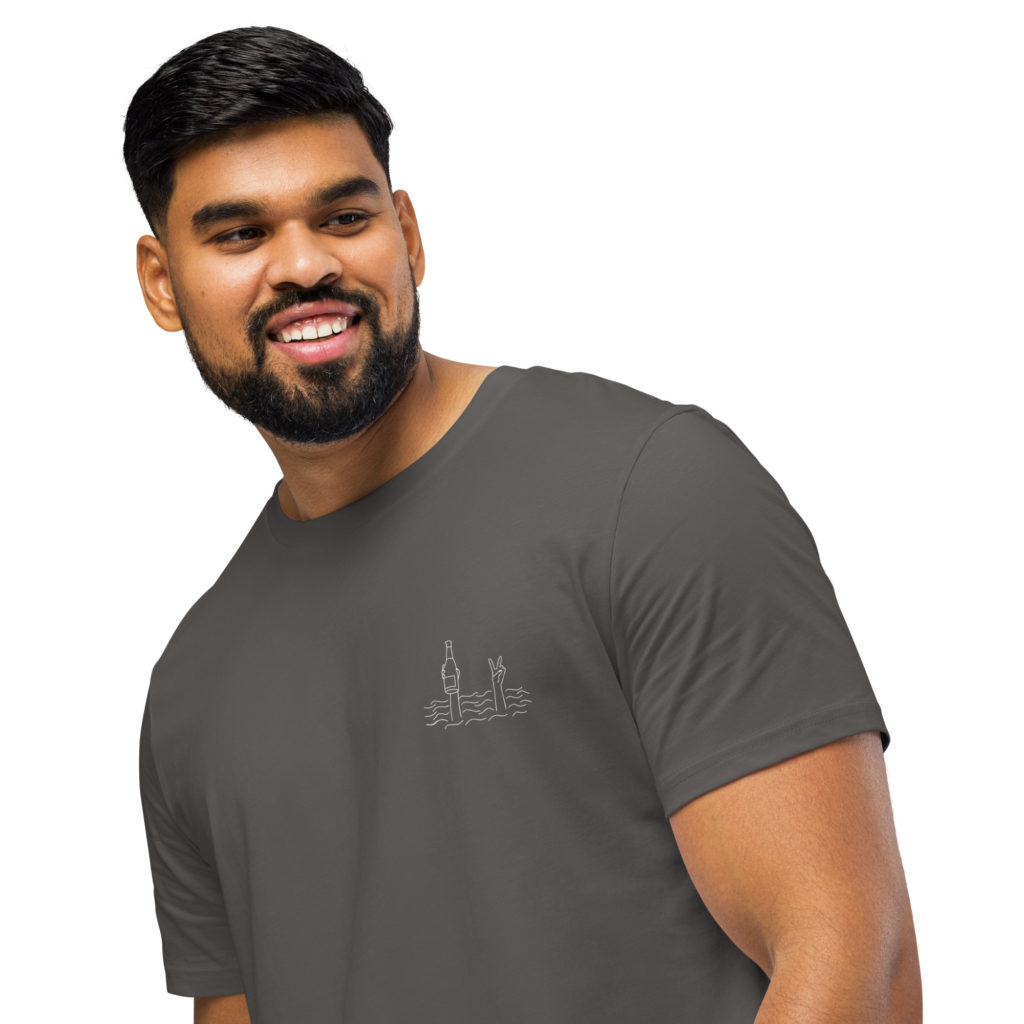 Peace & Cheers - Unisex Bio-T-Shirt – Bild 5