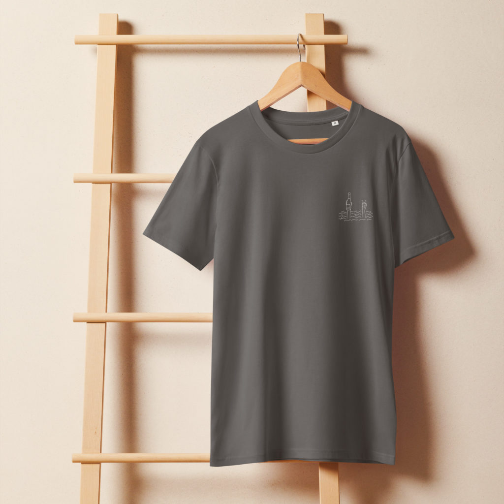 Peace & Cheers - Unisex Bio-T-Shirt – Bild 8